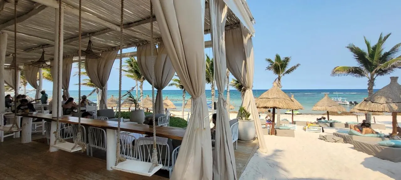 Tao Condo In Tulum Country Club-Bahia Principe, Screened Corner Balcony, Beach And Golf Club Access Akumal