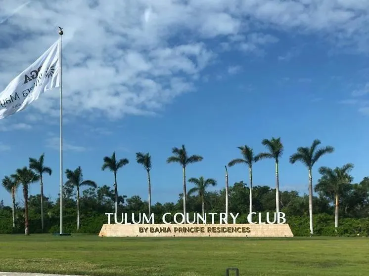 Apartment Tao Condo In Tulum Country Club-Bahia Principe, Screened Corner Balcony, Beach And Golf Club Access Akumal