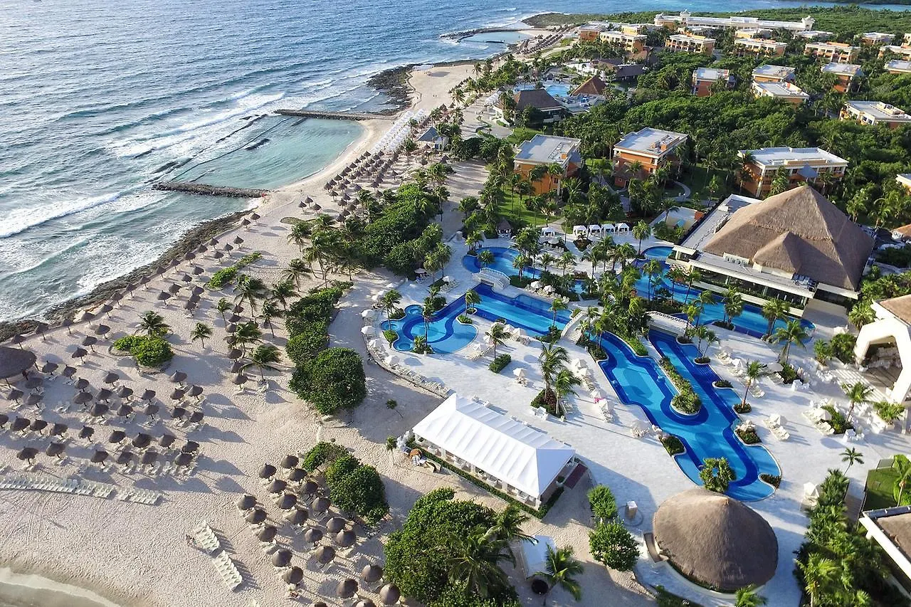 Tao Condo In Tulum Country Club-Bahia Principe, Screened Corner Balcony, Beach And Golf Club Access Akumal Mexico