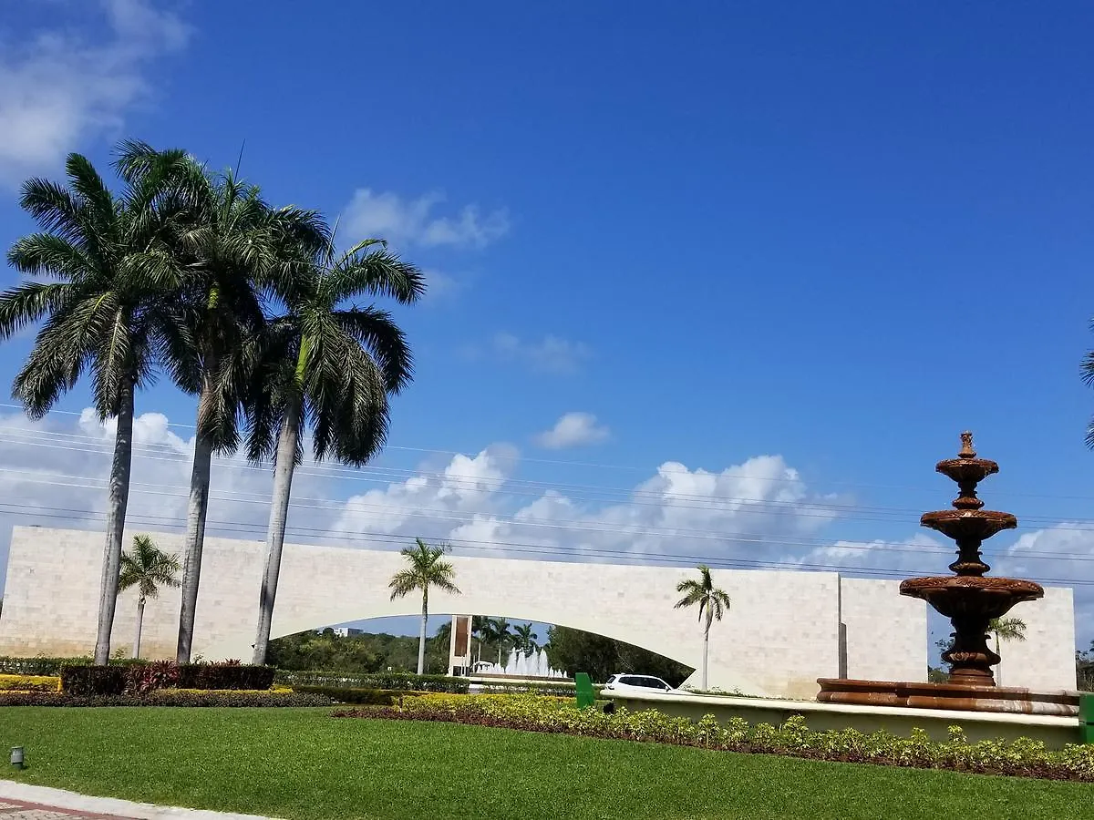 Tao Condo In Tulum Country Club-Bahia Principe, Screened Corner Balcony, Beach And Golf Club Access Akumal Apartment