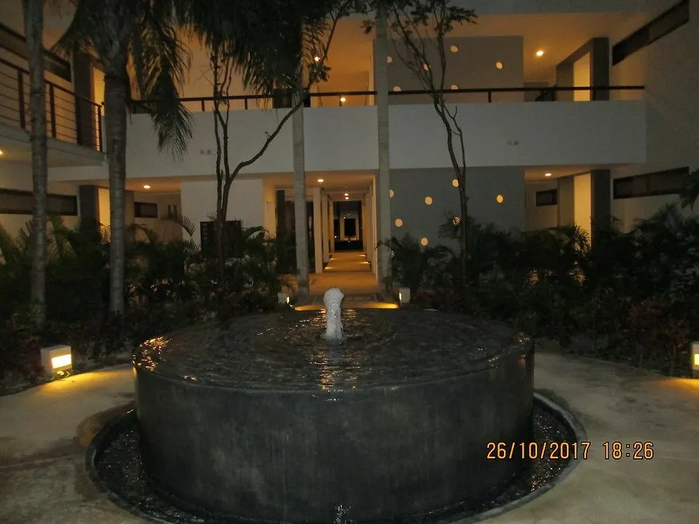 Tao Condo In Tulum Country Club-Bahia Principe, Screened Corner Balcony, Beach And Golf Club Access Akumal Apartment