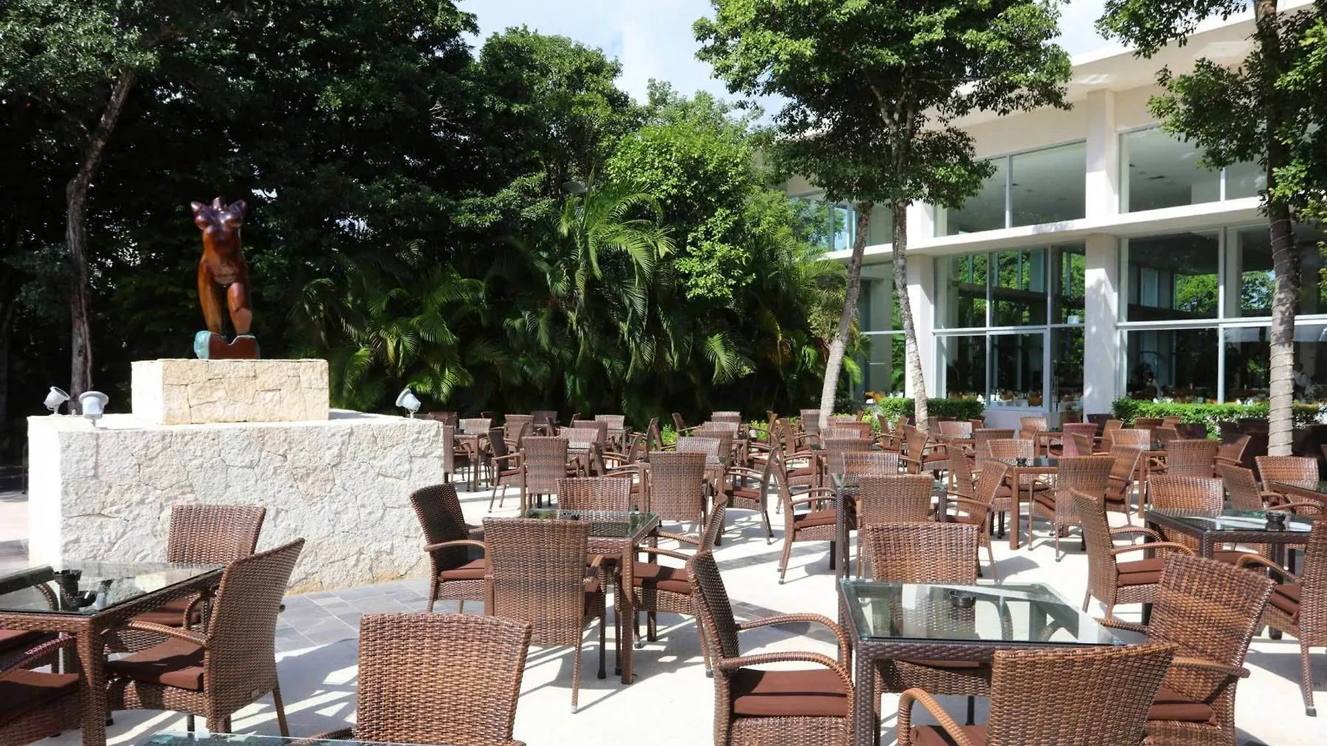 Tao Condo In Tulum Country Club-Bahia Principe, Screened Corner Balcony, Beach And Golf Club Access Akumal