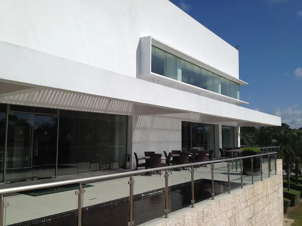 Apartment Tao Condo In Tulum Country Club-Bahia Principe, Screened Corner Balcony, Beach And Golf Club Access Akumal