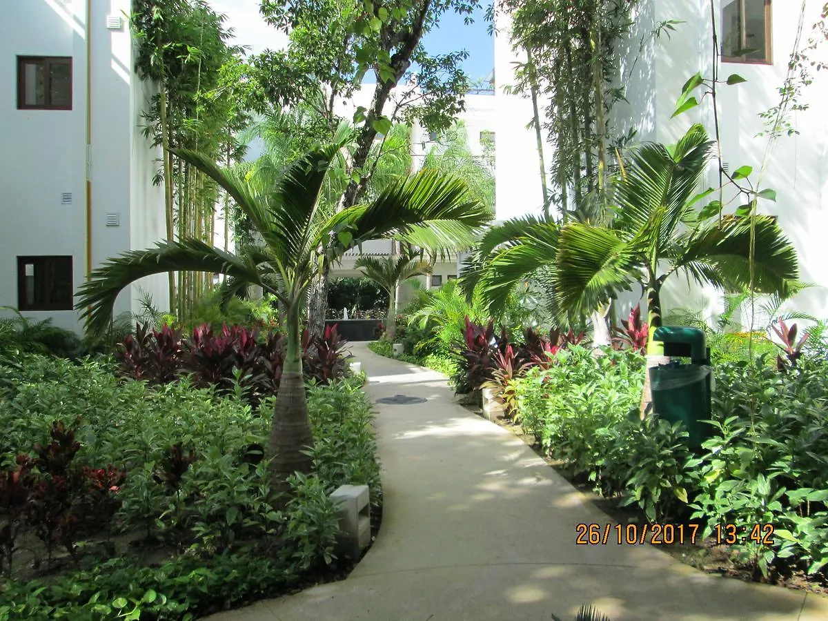 Tao Condo In Tulum Country Club-Bahia Principe, Screened Corner Balcony, Beach And Golf Club Access Akumal Apartment